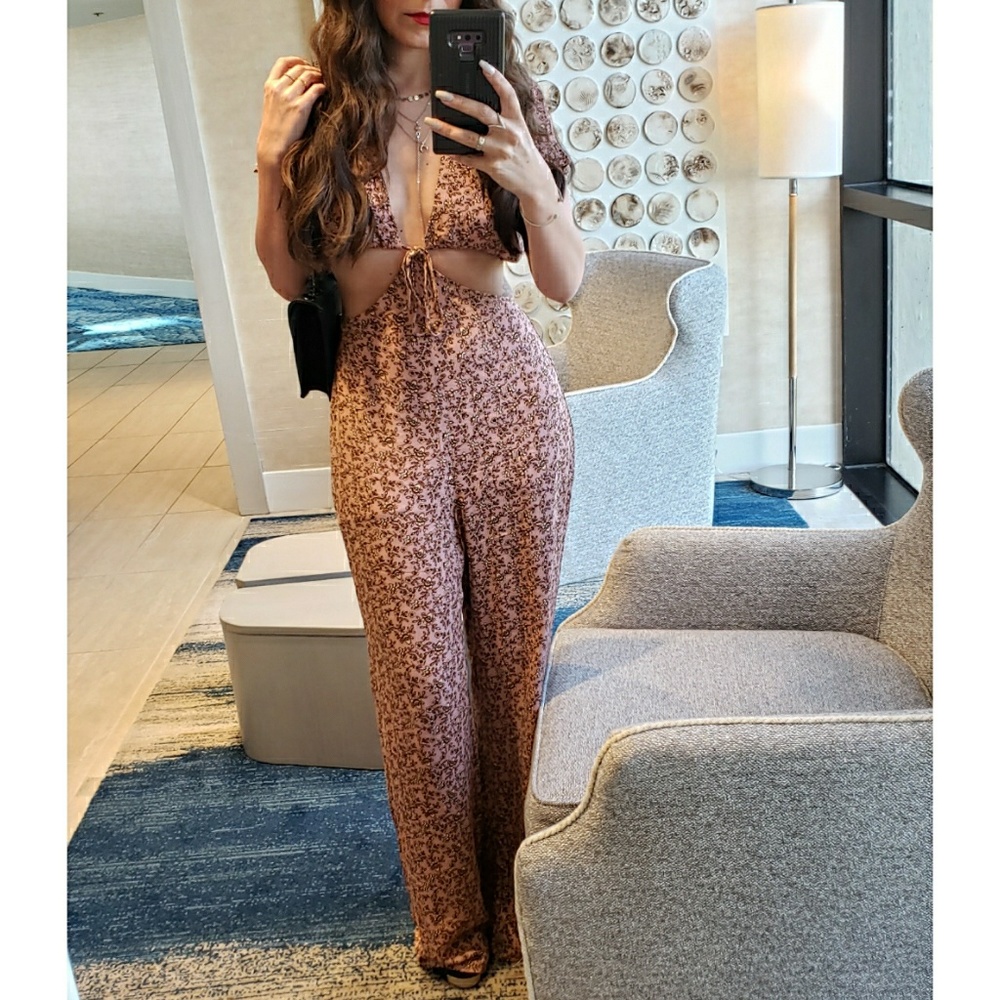 HONEY PUNCH NASTY GAL CUT OUT FLORAL JUMPSUIT - Picture 3 of 8